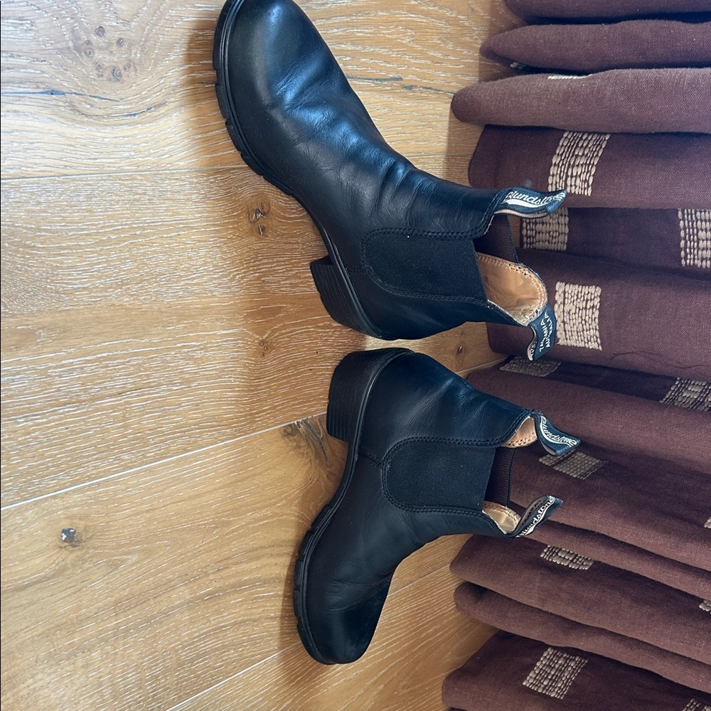 Blundstone Black Boots - Picture 4 of 5